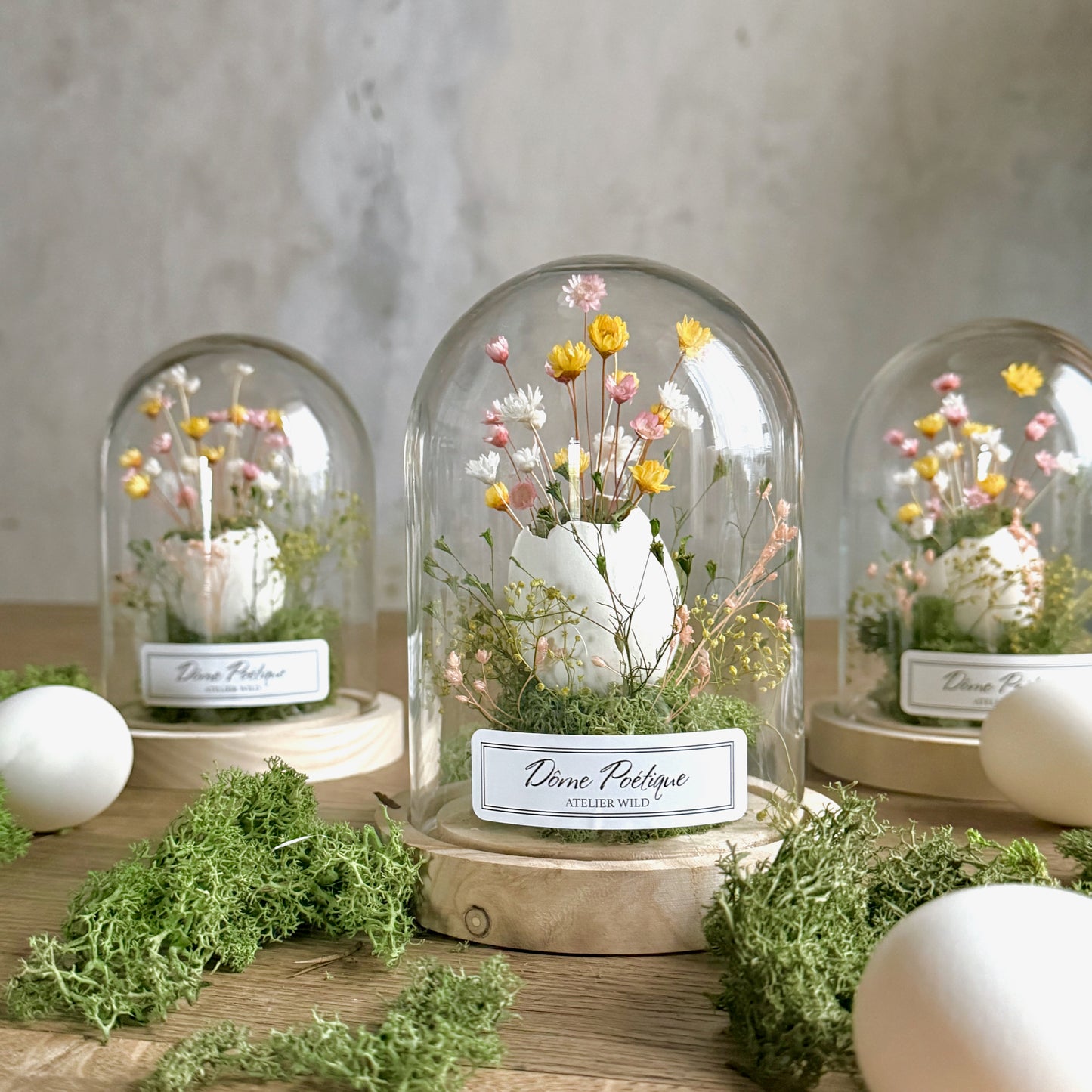 3 Domes poétiques oeuf et fleurs moyens sur table