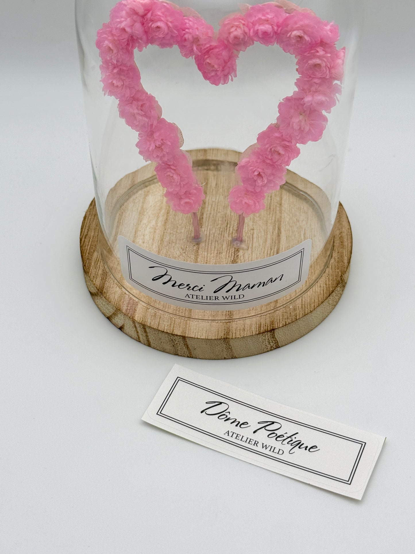Détail du cœur floral rose du Dôme Poétique Cœur Rose avec choix d'étiquette