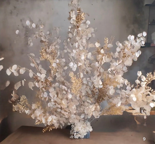 Composition florale à base de Monnaie du Pape