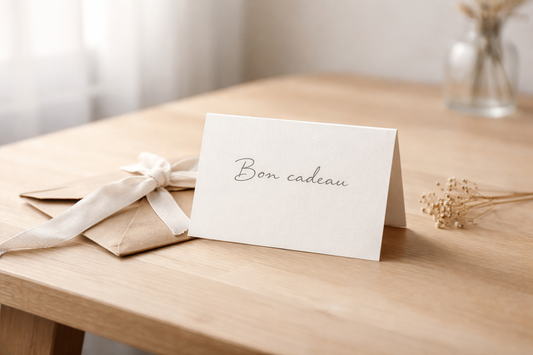 ouverture d'une enveloppe contenant une carte cadeau Atelier Wild