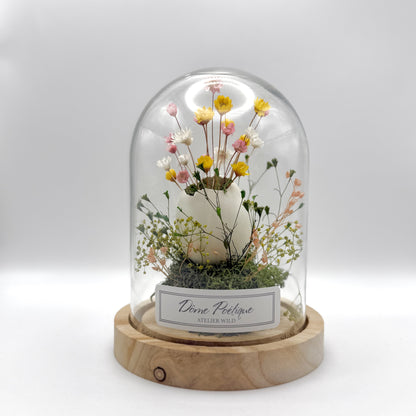 Dome poétique oeuf et fleurs moyen sur fond blanc
