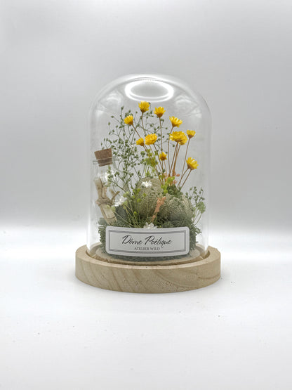dôme poétique Oursin format moyen — fleurs jaunes et décor marin sous cloche sur fond blanc
