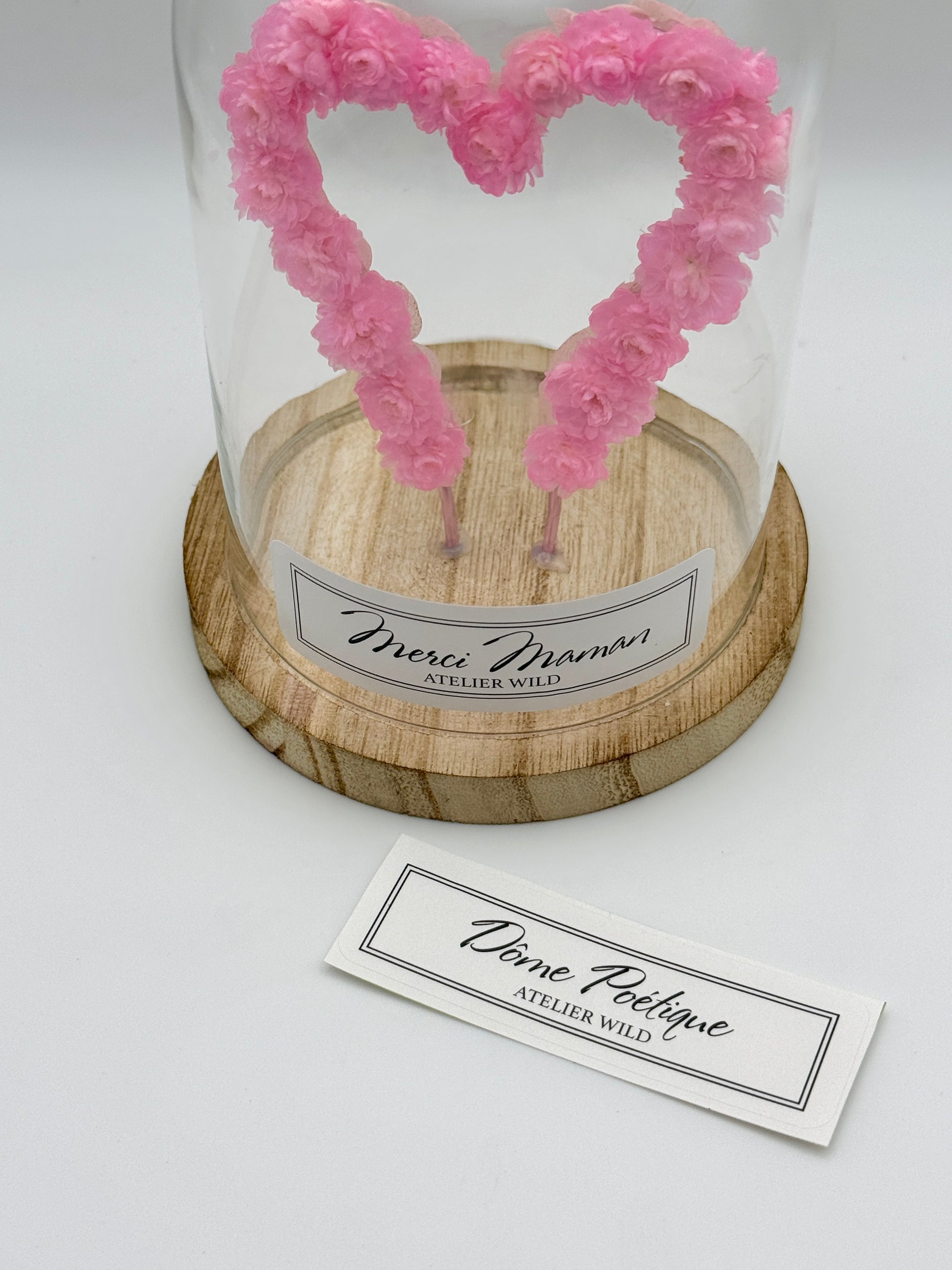 Détail du cœur floral rose du Dôme Poétique Cœur Rose avec choix d'étiquette
